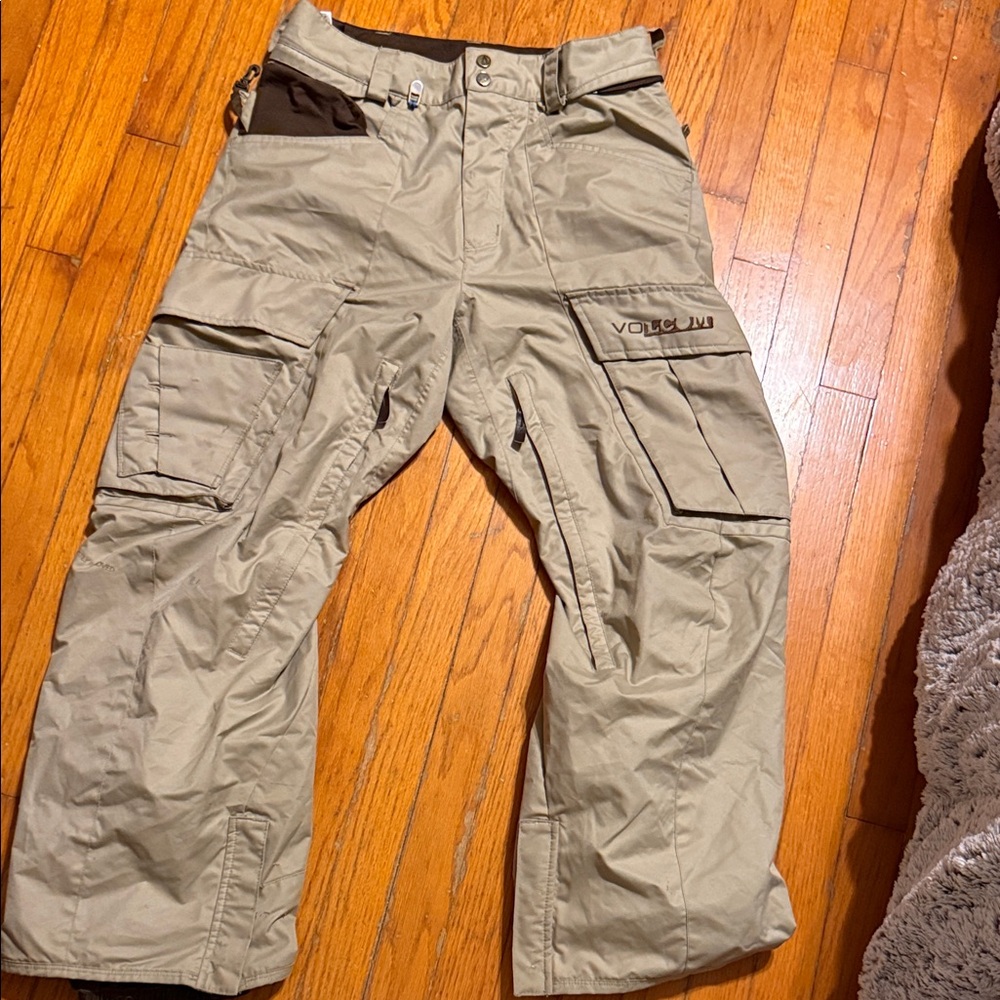 Volcom Men's Tan Cargo Pants ski outdoor